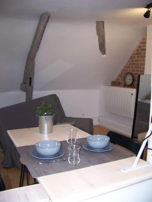 Rennes: Studio 4 Couchages, Proche Commerces, Bus. Exterior foto