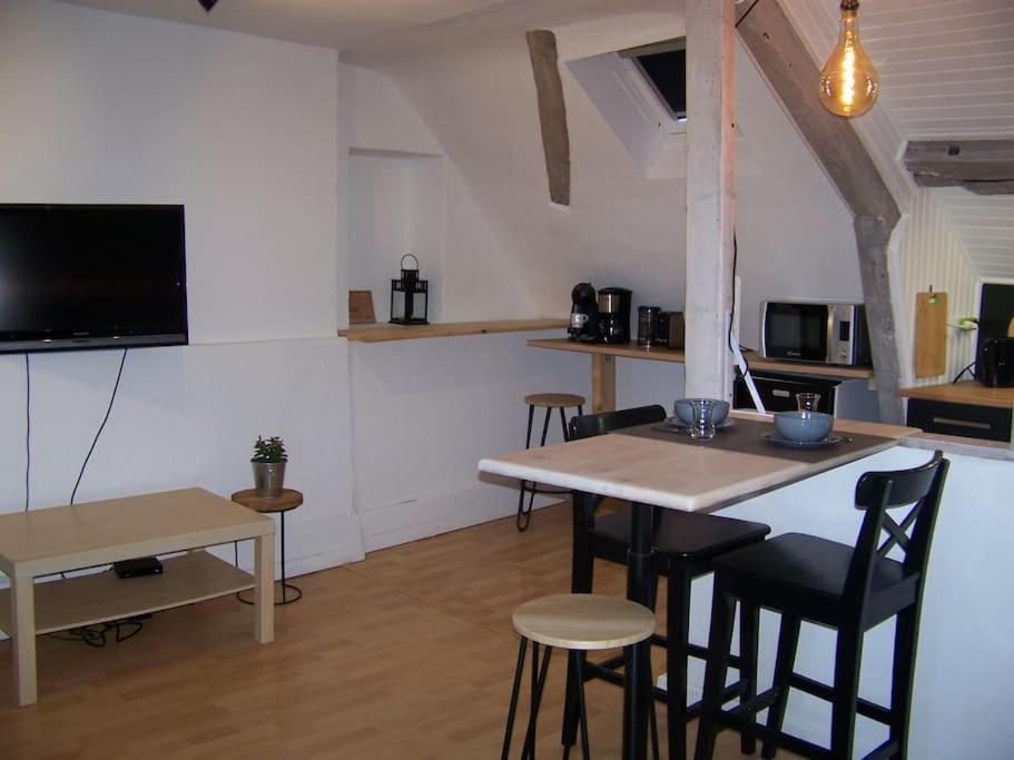 Rennes: Studio 4 Couchages, Proche Commerces, Bus. Exterior foto